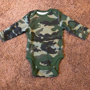 🔥3/$20🔥 Old Navy Camo Onsie